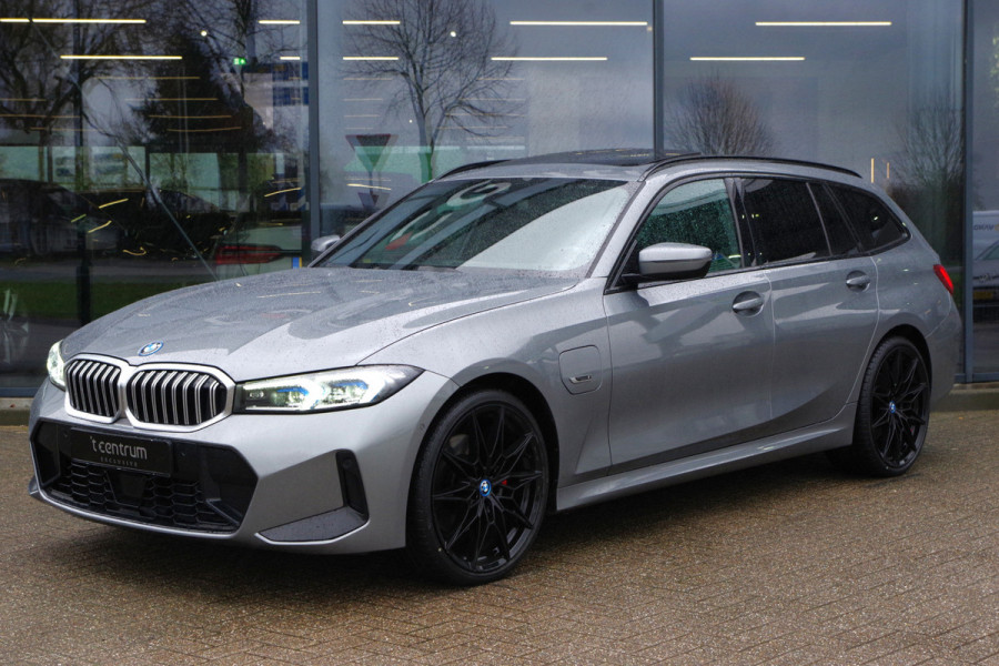 BMW 3 Serie Touring 330e 293 PK xDrive M Sport PHEV, Panoramadak, Adap. Cruise Control, Memory, Head-Up