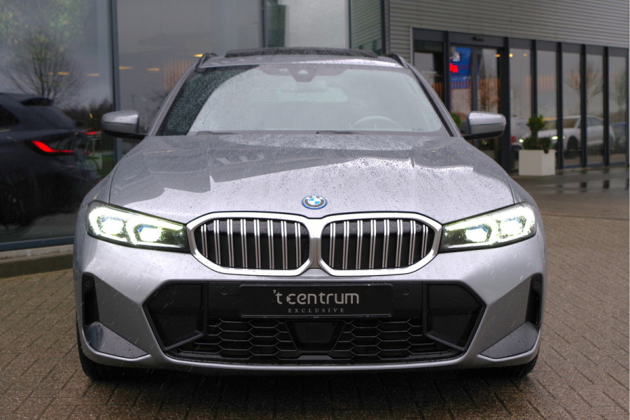 BMW 3 Serie Touring 330e 293 PK xDrive M Sport PHEV, Panoramadak, Adap. Cruise Control, Memory, Head-Up