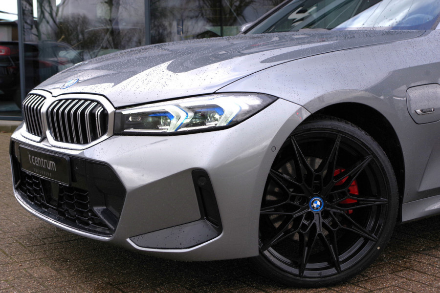 BMW 3 Serie Touring 330e 293 PK xDrive M Sport PHEV, Panoramadak, Adap. Cruise Control, Memory, Head-Up