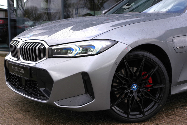 BMW 3 Serie Touring 330e 293 PK xDrive M Sport PHEV, Panoramadak, Adap. Cruise Control, Memory, Head-Up