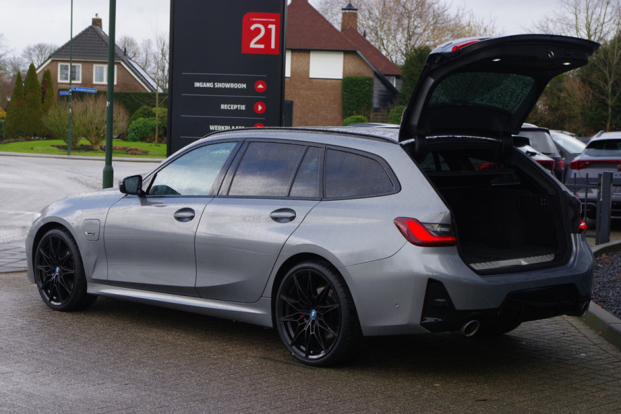 BMW 3 Serie Touring 330e 293 PK xDrive M Sport PHEV, Panoramadak, Adap. Cruise Control, Memory, Head-Up