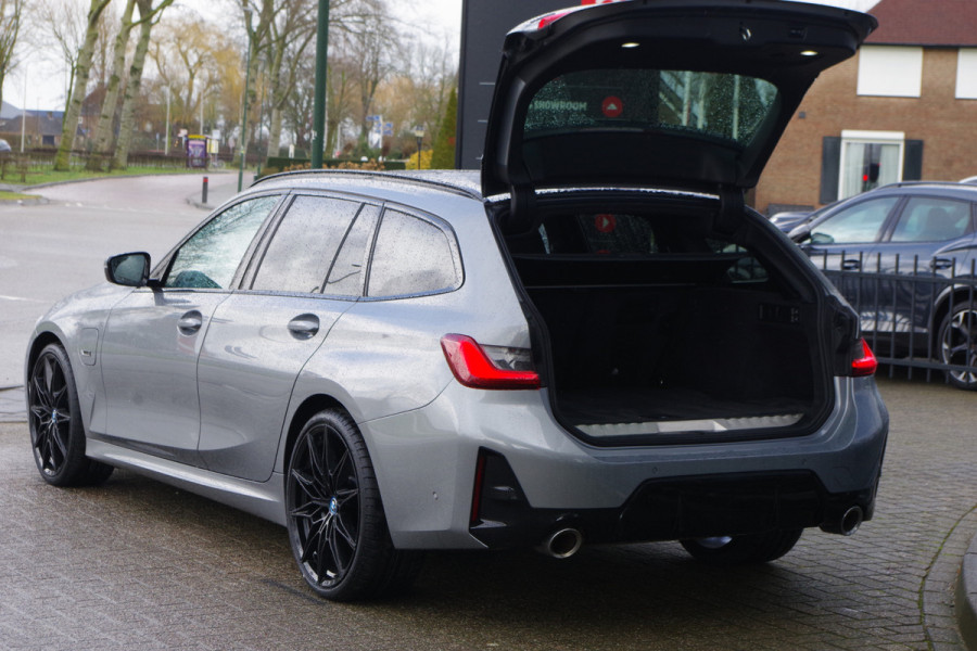 BMW 3 Serie Touring 330e 293 PK xDrive M Sport PHEV, Panoramadak, Adap. Cruise Control, Memory, Head-Up