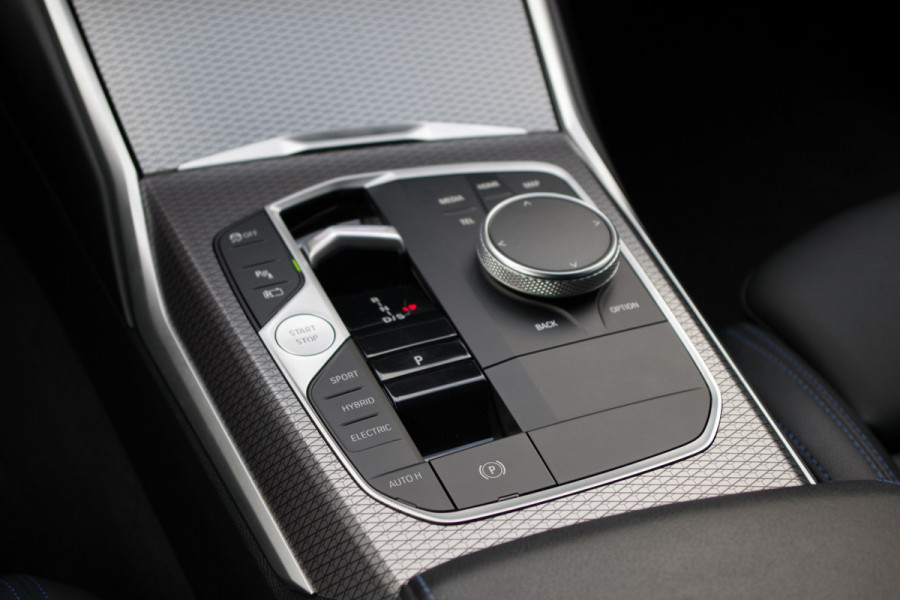 BMW 3 Serie Touring 330e 293 PK xDrive M Sport PHEV, Panoramadak, Adap. Cruise Control, Memory, Head-Up