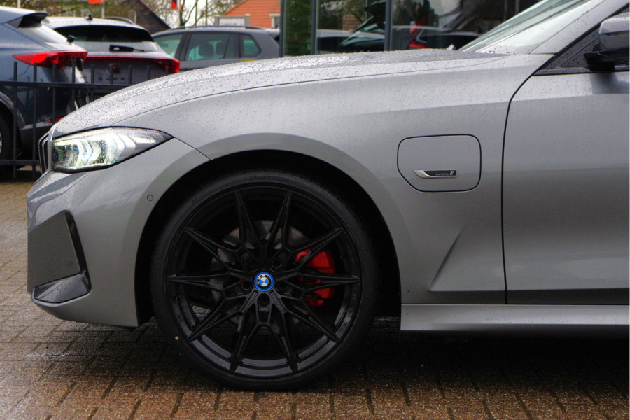 BMW 3 Serie Touring 330e 293 PK xDrive M Sport PHEV, Panoramadak, Adap. Cruise Control, Memory, Head-Up