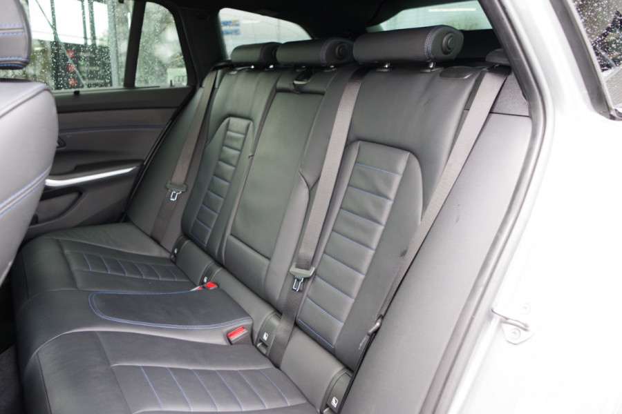 BMW 3 Serie Touring 330e 293 PK xDrive M Sport PHEV, Panoramadak, Adap. Cruise Control, Memory, Head-Up