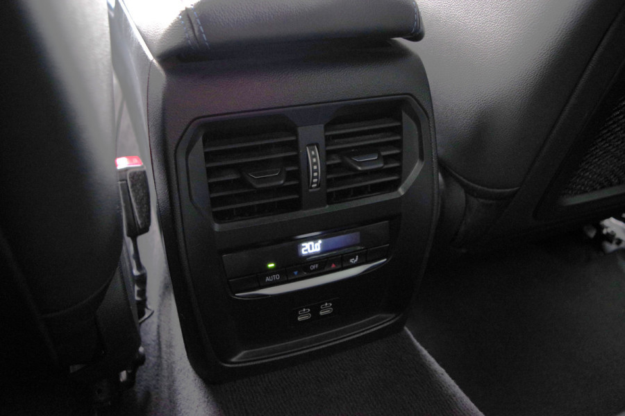 BMW 3 Serie Touring 330e 293 PK xDrive M Sport PHEV, Panoramadak, Adap. Cruise Control, Memory, Head-Up