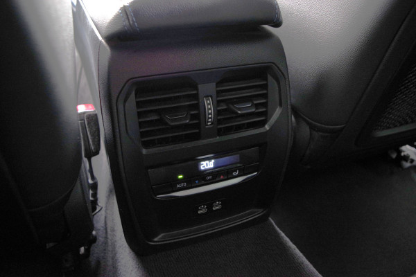 BMW 3 Serie Touring 330e 293 PK xDrive M Sport PHEV, Panoramadak, Adap. Cruise Control, Memory, Head-Up