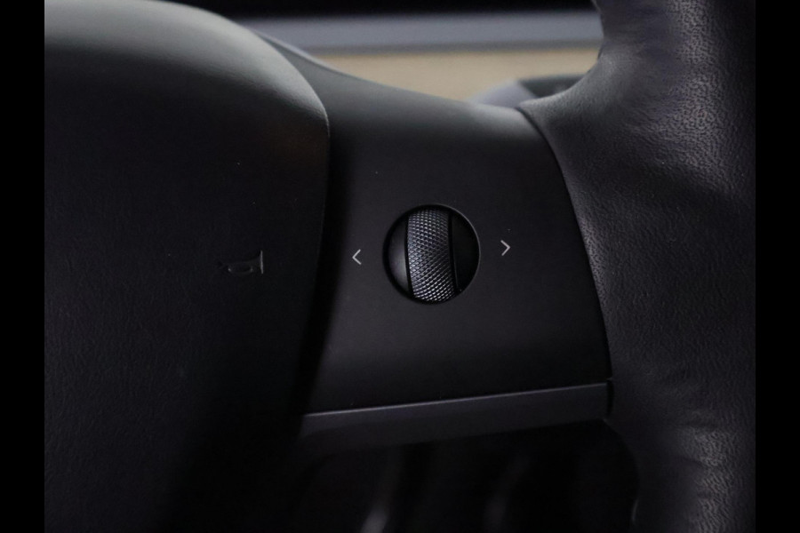 Tesla Model Y Long Range AWD 75 kWh | SOH 84% | Navigatie | Leder | Stoelverwarming | FSD systeem AutoPilot