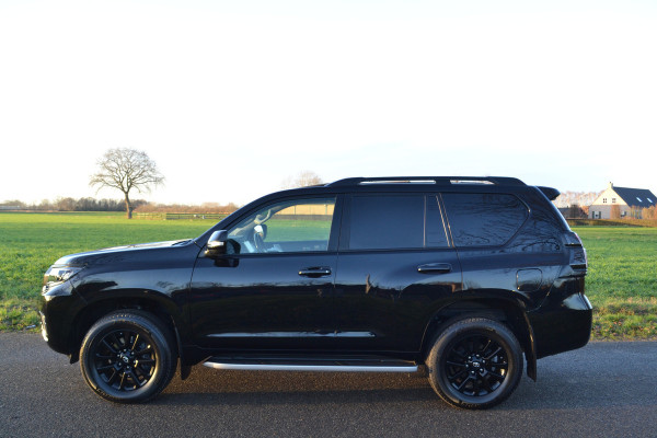 Toyota Land Cruiser 150 2.8 D-4D-F Executive Window Van Black-Line