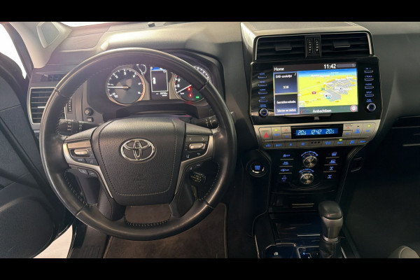 Toyota Land Cruiser 150 2.8 D-4D-F Executive Window Van Black-Line