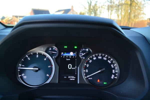 Toyota Land Cruiser 150 2.8 D-4D-F Executive Window Van Black-Line