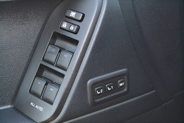 Toyota Land Cruiser 150 2.8 D-4D-F Executive Window Van Black-Line