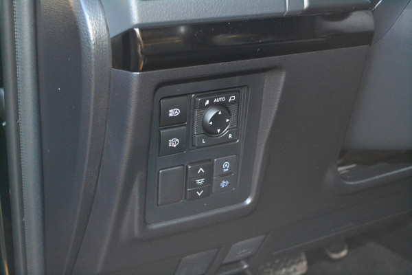 Toyota Land Cruiser 150 2.8 D-4D-F Executive Window Van Black-Line