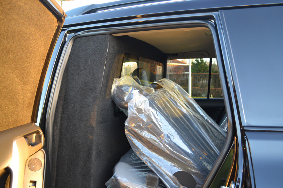 Toyota Land Cruiser 150 2.8 D-4D-F Executive Window Van Black-Line