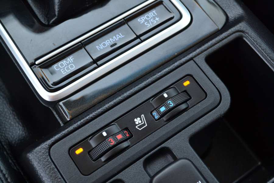 Toyota Land Cruiser 150 2.8 D-4D-F Executive Window Van Black-Line