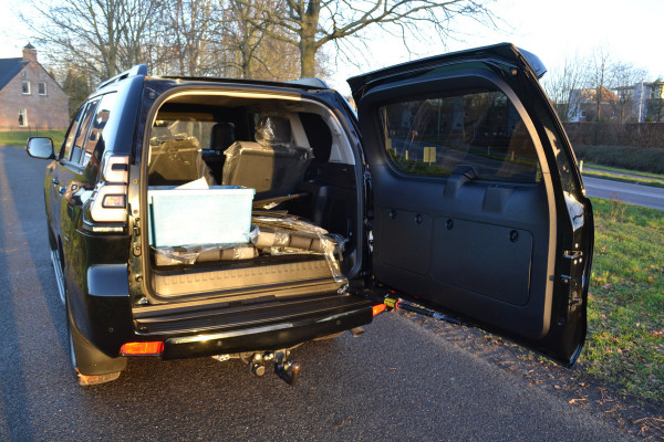 Toyota Land Cruiser 150 2.8 D-4D-F Executive Window Van Black-Line