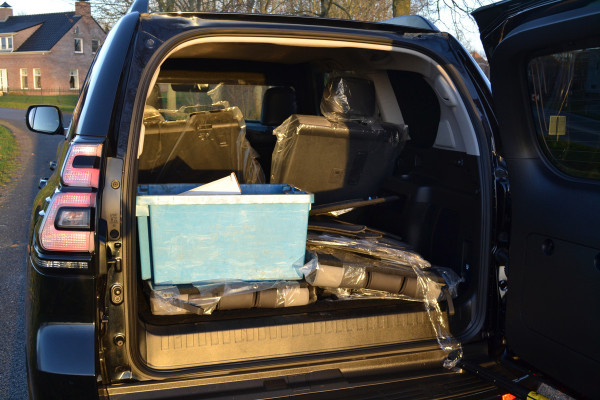 Toyota Land Cruiser 150 2.8 D-4D-F Executive Window Van Black-Line