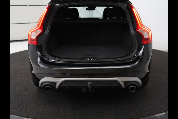 Volvo V60 2.0 T4 Sport | Stoelverwarming | Bi-Xenon | Leder/Alcantara | Trekhaak | Navigatie | Bluetooth | Cruise control | Parkeerhulp | Climate control | Origineel NL