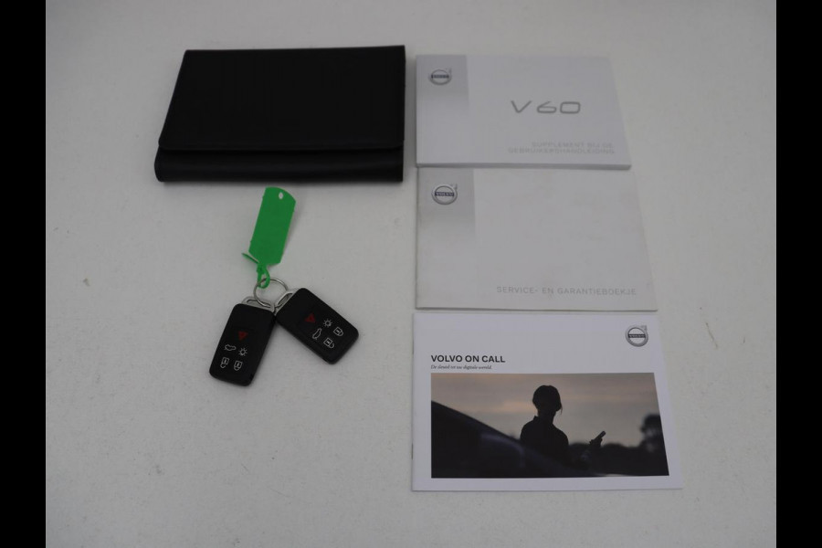 Volvo V60 2.0 T4 Sport | Stoelverwarming | Bi-Xenon | Leder/Alcantara | Trekhaak | Navigatie | Bluetooth | Cruise control | Parkeerhulp | Climate control | Origineel NL