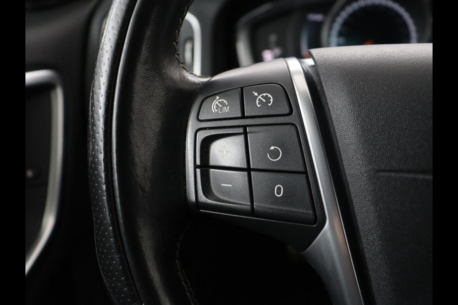 Volvo V60 2.0 T4 Sport | Stoelverwarming | Bi-Xenon | Leder/Alcantara | Trekhaak | Navigatie | Bluetooth | Cruise control | Parkeerhulp | Climate control | Origineel NL
