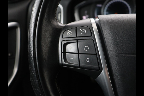 Volvo V60 2.0 T4 Sport | Stoelverwarming | Bi-Xenon | Leder/Alcantara | Trekhaak | Navigatie | Bluetooth | Cruise control | Parkeerhulp | Climate control | Origineel NL