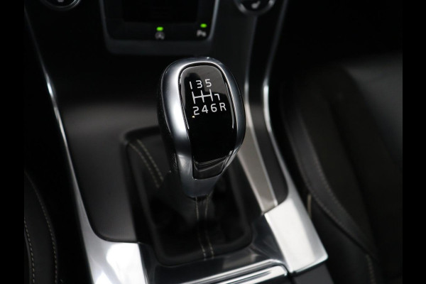 Volvo V60 2.0 T4 Sport | Stoelverwarming | Bi-Xenon | Leder/Alcantara | Trekhaak | Navigatie | Bluetooth | Cruise control | Parkeerhulp | Climate control | Origineel NL