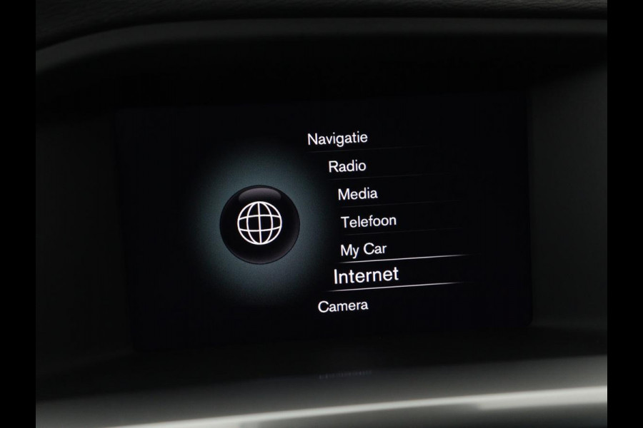 Volvo V60 2.0 T4 Sport | Stoelverwarming | Bi-Xenon | Leder/Alcantara | Trekhaak | Navigatie | Bluetooth | Cruise control | Parkeerhulp | Climate control | Origineel NL