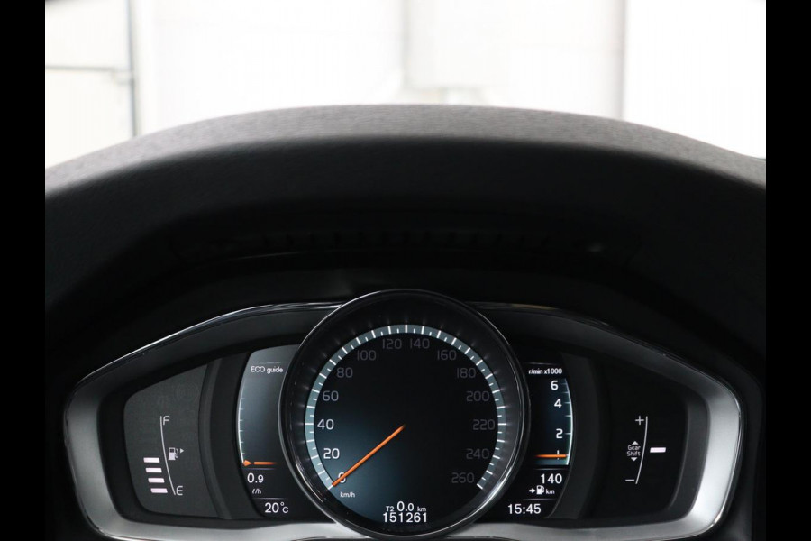 Volvo V60 2.0 T4 Sport | Stoelverwarming | Bi-Xenon | Leder/Alcantara | Trekhaak | Navigatie | Bluetooth | Cruise control | Parkeerhulp | Climate control | Origineel NL