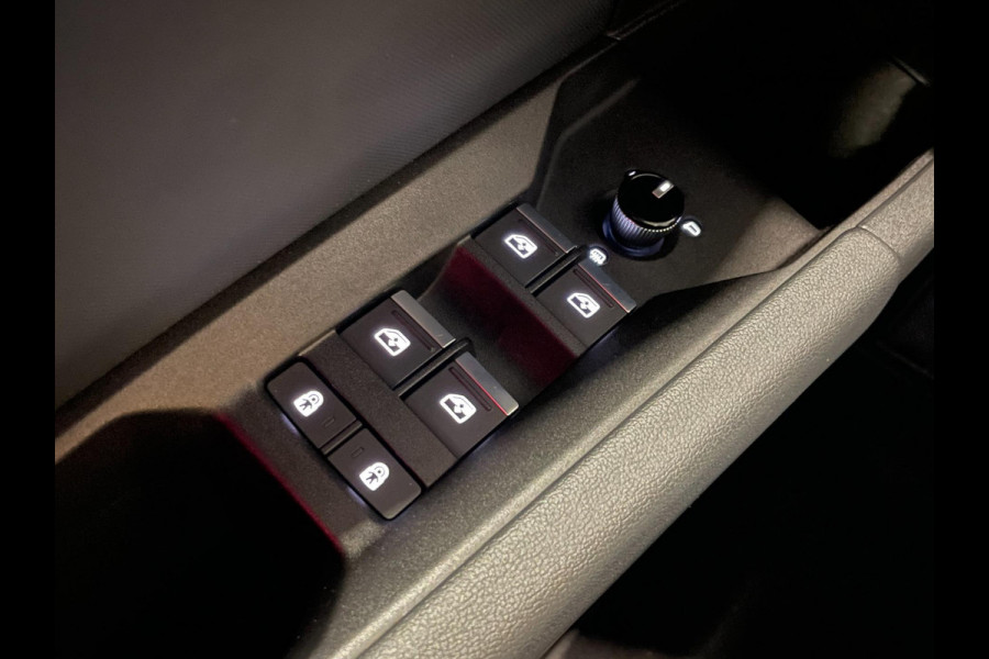 Audi Q4 e-tron 40 S Edition Competition 77 kWh|100%SOH|BLACK ED.|TREKH.|ACC|CARPLAY|CAMERA|STOELVERW.|NL-AUTO|NAP|1e EIG|INCL BTW|