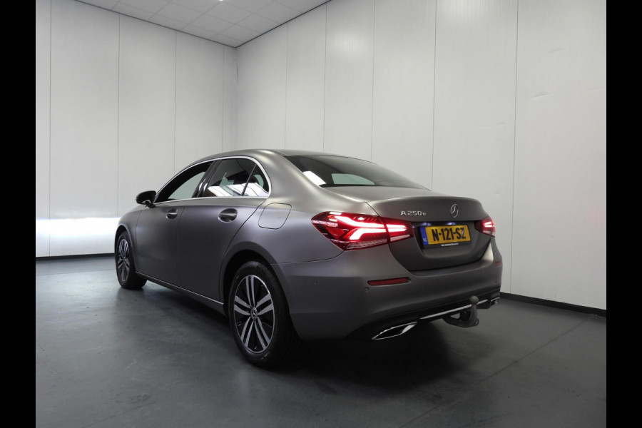 Mercedes-Benz A-Klasse A250e Luxury Limited LEER/CAMERA/SFEER/TREKH./17"LMV!