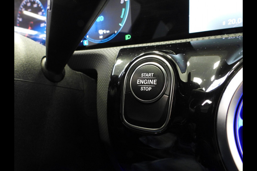 Mercedes-Benz A-Klasse A250e Luxury Limited LEER/CAMERA/SFEER/TREKH./17"LMV!