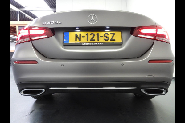 Mercedes-Benz A-Klasse A250e Luxury Limited LEER/CAMERA/SFEER/TREKH./17"LMV!