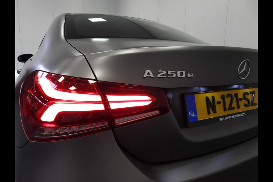 Mercedes-Benz A-Klasse A250e Luxury Limited LEER/CAMERA/SFEER/TREKH./17"LMV!