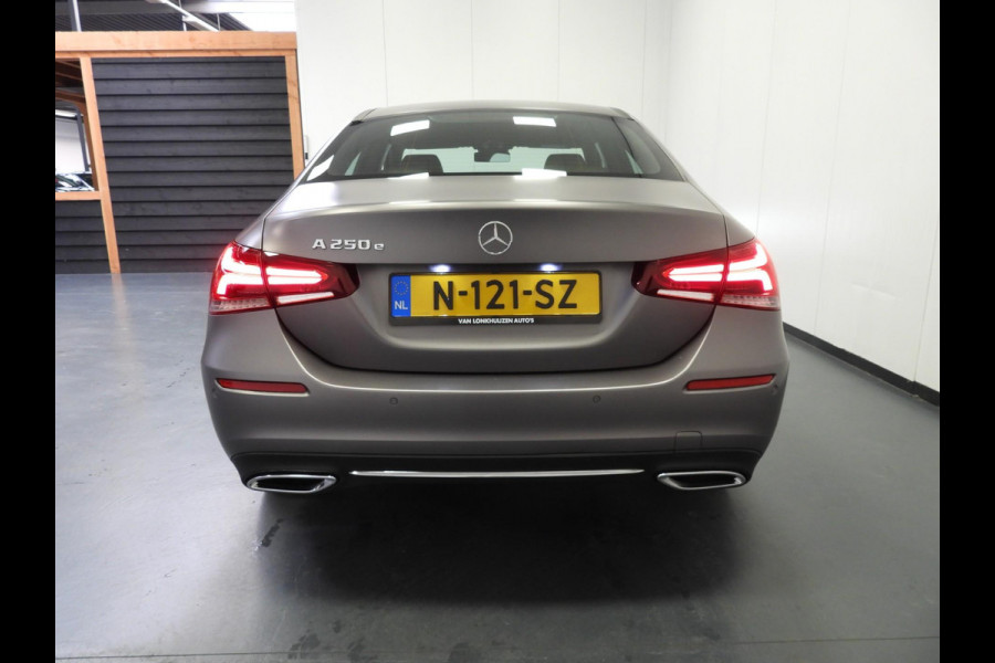 Mercedes-Benz A-Klasse A250e Luxury Limited LEER/CAMERA/SFEER/TREKH./17"LMV!