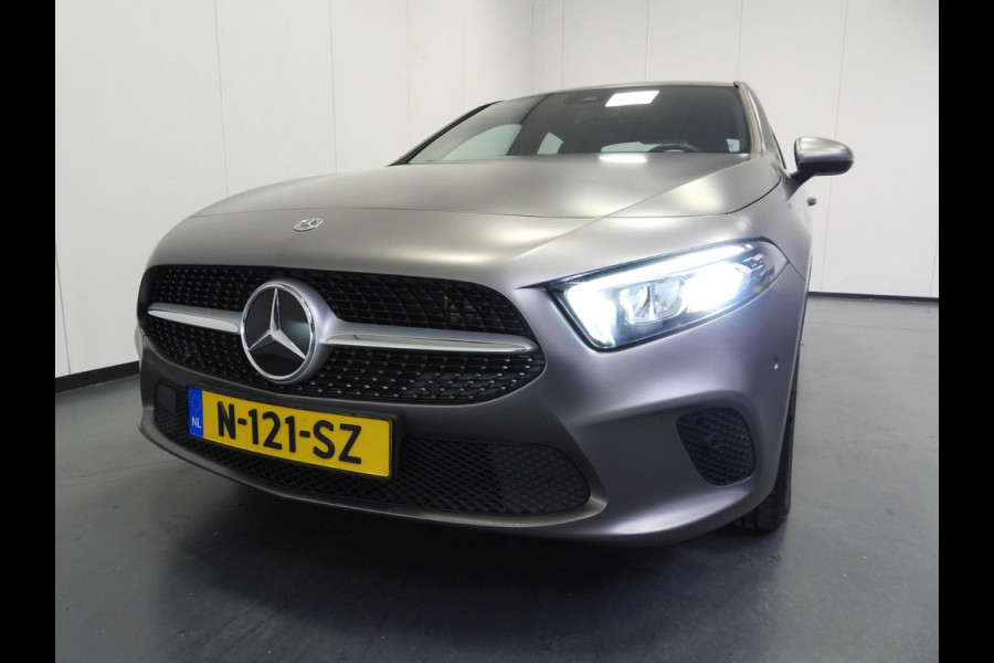 Mercedes-Benz A-Klasse A250e Luxury Limited LEER/CAMERA/SFEER/TREKH./17"LMV!