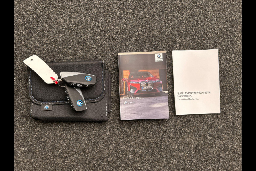 BMW iX XDrive40 High Executive 77 kWh | Origineel Nederlands | 1e Eigenaar Trekhaak Harman/kardon Head Up Panoramadak Memorie