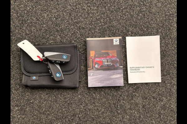BMW iX XDrive40 High Executive 77 kWh | Origineel Nederlands | 1e Eigenaar Trekhaak Harman/kardon Head Up Panoramadak Memorie