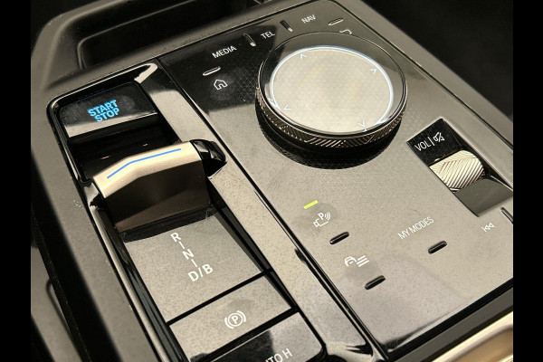 BMW iX XDrive40 High Executive 77 kWh | Origineel Nederlands | 1e Eigenaar Trekhaak Harman/kardon Head Up Panoramadak Memorie