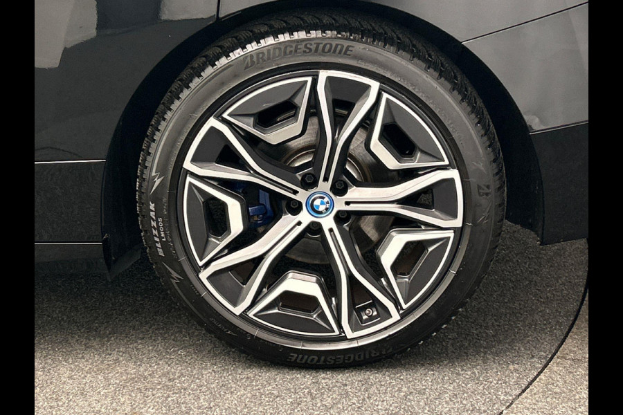BMW iX XDrive40 High Executive 77 kWh | Origineel Nederlands | 1e Eigenaar Trekhaak Harman/kardon Head Up Panoramadak Memorie