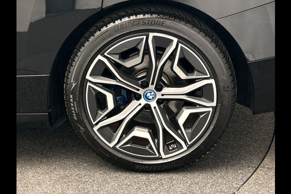 BMW iX XDrive40 High Executive 77 kWh | Origineel Nederlands | 1e Eigenaar Trekhaak Harman/kardon Head Up Panoramadak Memorie