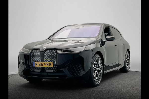 BMW iX XDrive40 High Executive 77 kWh | Origineel Nederlands | 1e Eigenaar Trekhaak Harman/kardon Head Up Panoramadak Memorie