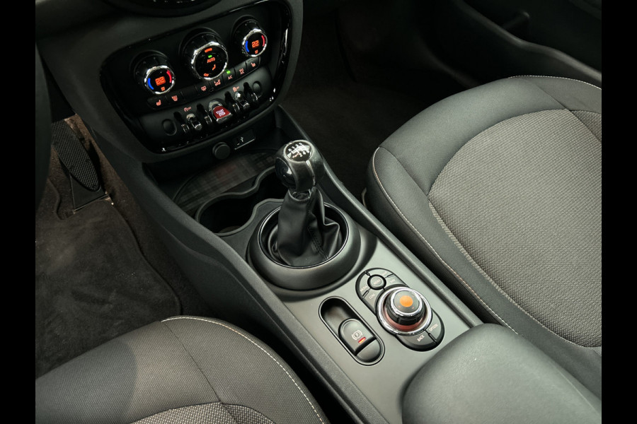 MINI Clubman 2.0D 150PK Cooper Business Edition / Airco-ecc./ Stoelverwarming / Navigatie / Trekhaak / Dab / Pdc. A / Radio multimedia / Apk 04-2026