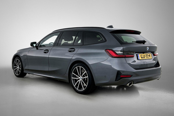 BMW 3 Serie Touring 330e High Executive(Dealer OnderH, Navi Pro, 360 Camera, SfeerV, PDC V+A, Adapt Cruise Con, Etc)