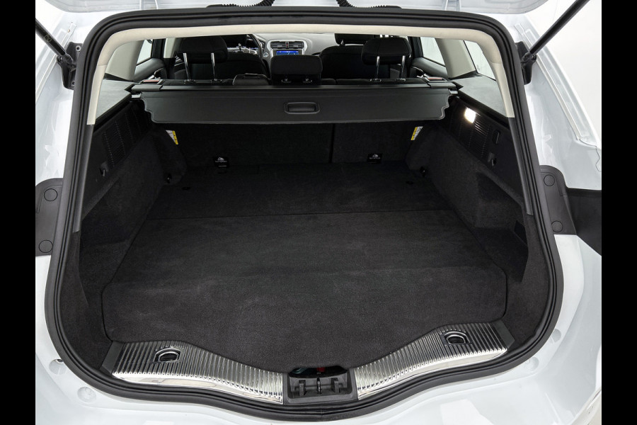 Ford Mondeo Wagon 2.0 Hybrid Titanium Automaat / Pdc.V+A / Navigatie / Radio-multimedia /  Airco-ecc. / Apk 12-2027