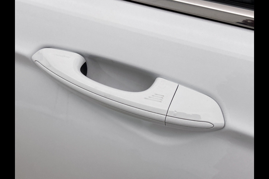 Ford Mondeo Wagon 2.0 Hybrid Titanium Automaat / Pdc.V+A / Navigatie / Radio-multimedia /  Airco-ecc. / Apk 12-2027