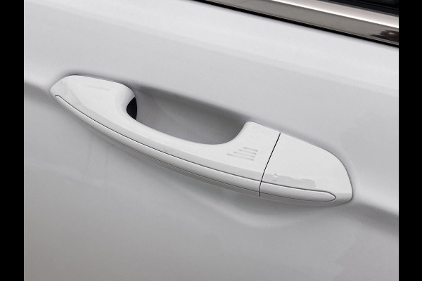 Ford Mondeo Wagon 2.0 Hybrid Titanium Automaat / Pdc.V+A / Navigatie / Radio-multimedia /  Airco-ecc. / Apk 12-2027