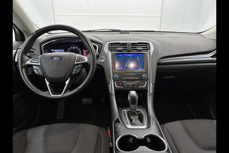 Ford Mondeo Wagon 2.0 Hybrid Titanium Automaat / Pdc.V+A / Navigatie / Radio-multimedia /  Airco-ecc. / Apk 12-2027
