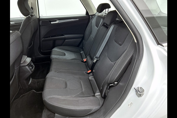 Ford Mondeo Wagon 2.0 Hybrid Titanium Automaat / Pdc.V+A / Navigatie / Radio-multimedia /  Airco-ecc. / Apk 12-2027