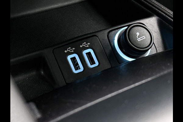 Ford Mondeo Wagon 2.0 Hybrid Titanium Automaat / Pdc.V+A / Navigatie / Radio-multimedia /  Airco-ecc. / Apk 12-2027