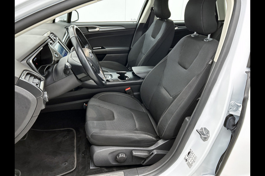 Ford Mondeo Wagon 2.0 Hybrid Titanium Automaat / Pdc.V+A / Navigatie / Radio-multimedia /  Airco-ecc. / Apk 12-2027